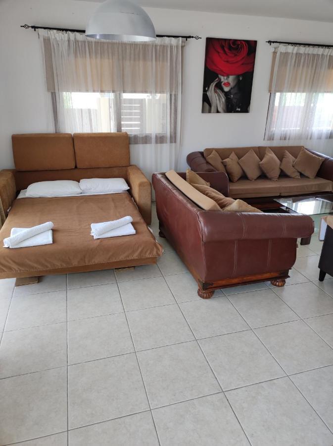 Villa Rina Paphos ภายนอก รูปภาพ